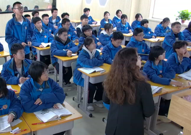 学子的身影正以理想为帆以知识为桨汇入奔涌的年代浪潮 学子的身影正以理想为帆以知识为桨汇入奔涌的年代浪潮